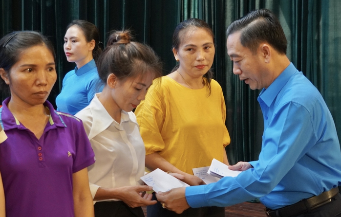 Khắp nơi tưng bừng khai mạc Tháng Công nhân- Ảnh 1. Khắp nơi tưng bừng khai mạc Tháng Công nhân- Ảnh 1.