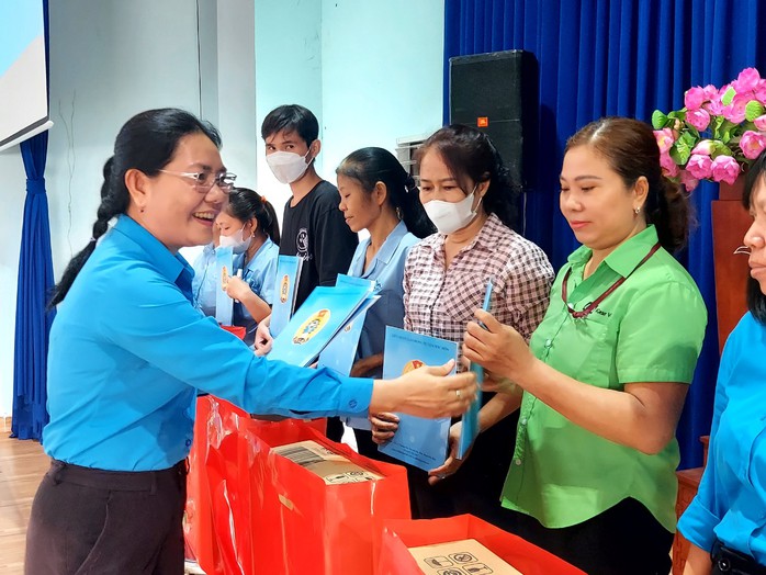 Tháng Công nhân tiếp sức hàng ngàn đoàn viên-lao động khó khăn- Ảnh 8.