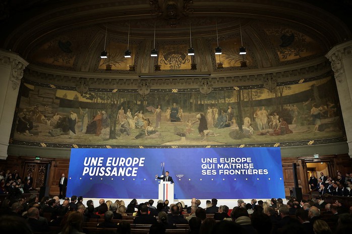 Tổng thống Pháp Emmanuel Macron phát biểu hôm 25-4. Ảnh: Reuters Tổng thống Pháp Emmanuel Macron phát biểu hôm 25-4. Ảnh: Reuters