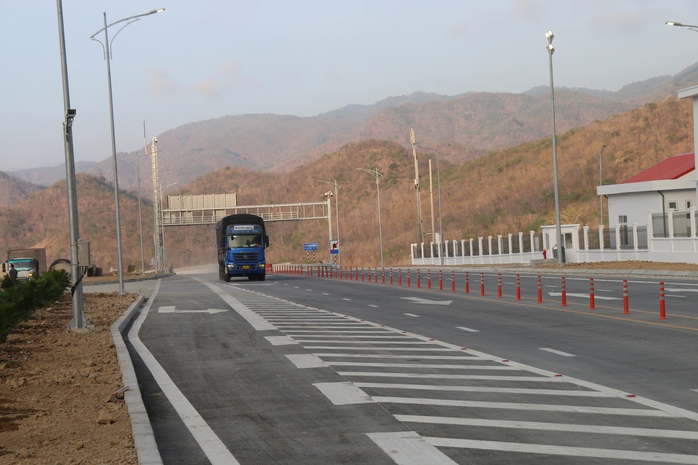 Hình ảnh cao tốc Cam Lâm - Vĩnh Hảo ngày đầu thông tuyến- Ảnh 2. Hình ảnh cao tốc Cam Lâm - Vĩnh Hảo ngày đầu thông tuyến- Ảnh 2.