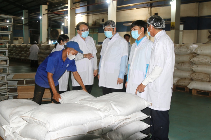 C&ugrave;ng doanh nghiệp bảo đảm an to&agrave;n cho người lao động- Ảnh 1.