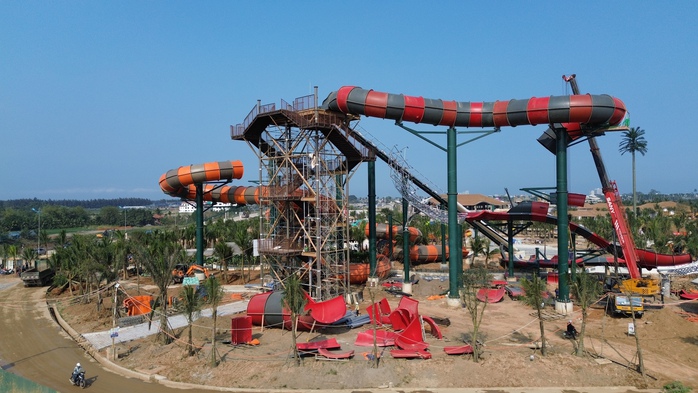 Xuất hiện công viên nước "khổng lồ" ở biển Sầm Sơn- Ảnh 12. Xuất hiện công viên nước "khổng lồ" ở biển Sầm Sơn- Ảnh 12.