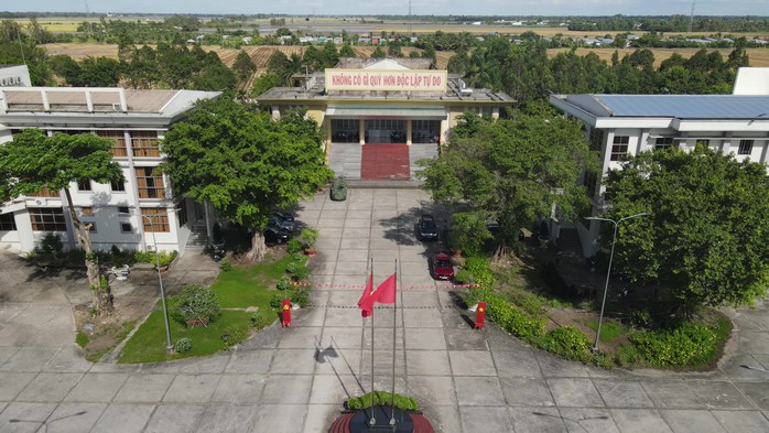 “Phù phép” nhiều giấy tờ đất giả, nguyên phó chủ tịch huyện ở Kiên Giang bị khởi tố- Ảnh 1.