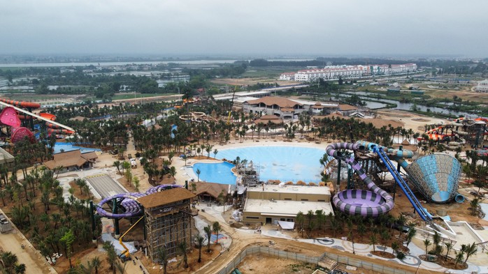 Xuất hiện công viên nước "khổng lồ" ở biển Sầm Sơn- Ảnh 9. Xuất hiện công viên nước "khổng lồ" ở biển Sầm Sơn- Ảnh 9.