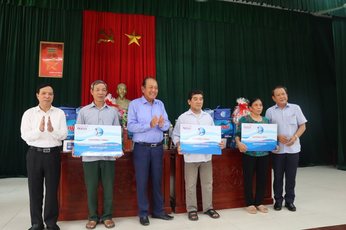 "Cùng ngư dân thắp sáng đèn trên biển" đến với ngư dân xứ Thanh- Ảnh 1. "Cùng ngư dân thắp sáng đèn trên biển" đến với ngư dân xứ Thanh- Ảnh 1.