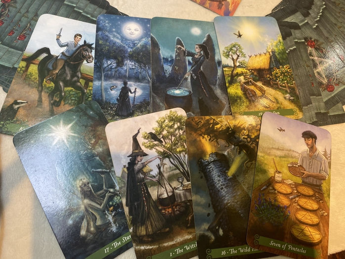 BẮT TREND: Cần tỉnh táo với Tarot- Ảnh 1. BẮT TREND: Cần tỉnh táo với Tarot- Ảnh 1.