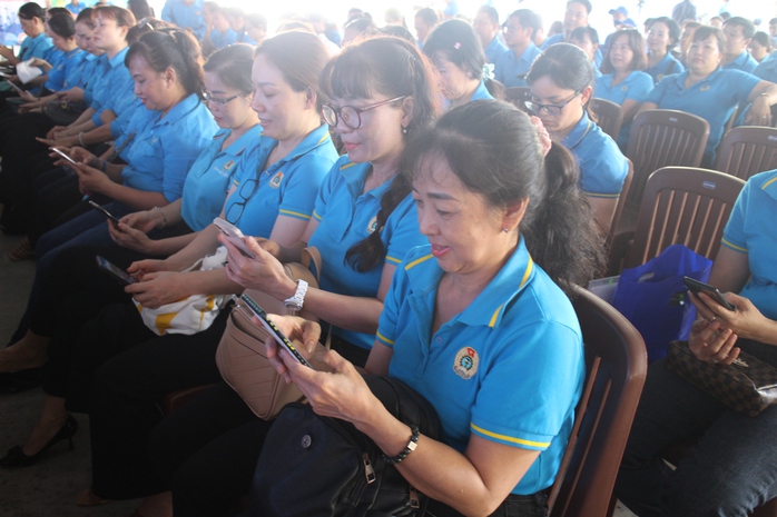 Khai mạc Tháng Công nhân 2024 tại TP HCM: Tôn vinh xứng đáng, chăm lo thiết thực cho người lao động- Ảnh 9. Khai mạc Tháng Công nhân 2024 tại TP HCM: Tôn vinh xứng đáng, chăm lo thiết thực cho người lao động- Ảnh 9.