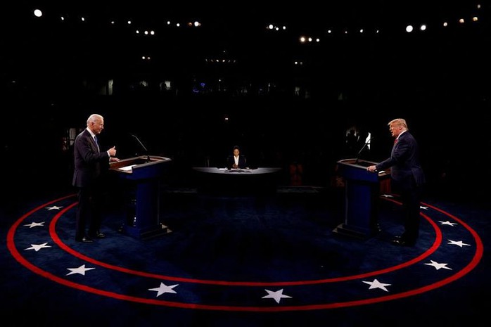 Ông Joe Biden (trái) tranh luận với ông Donald Trump trong mùa bầu cử Mỹ 2020. Ảnh: Reuters Ông Joe Biden (trái) tranh luận với ông Donald Trump trong mùa bầu cử Mỹ 2020. Ảnh: Reuters