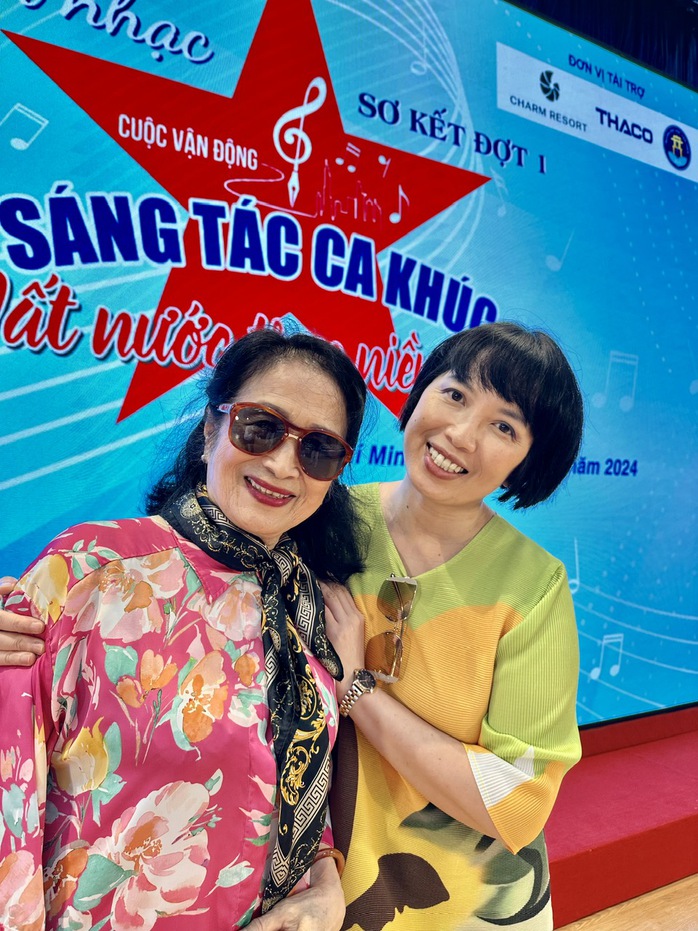 Nhạc trưởng Lê Phi Phi và nghệ sĩ Bích Trà hội ngộ- Ảnh 4. Nhạc trưởng Lê Phi Phi và nghệ sĩ Bích Trà hội ngộ- Ảnh 4.