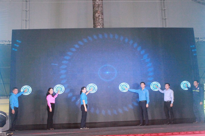 Khai mạc Tháng Công nhân 2024 tại TP HCM: Tôn vinh xứng đáng, chăm lo thiết thực cho người lao động- Ảnh 8. Khai mạc Tháng Công nhân 2024 tại TP HCM: Tôn vinh xứng đáng, chăm lo thiết thực cho người lao động- Ảnh 8.