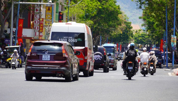 Du khách đang đổ về Vũng Tàu tắm biển- Ảnh 1. Du khách đang đổ về Vũng Tàu tắm biển- Ảnh 1.