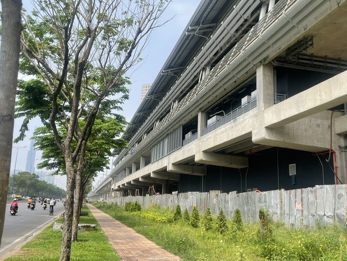 Di dời, đốn hạ 185 cây xanh để triển khai dự án kết nối cho tuyến metro số 1- Ảnh 1. Di dời, đốn hạ 185 cây xanh để triển khai dự án kết nối cho tuyến metro số 1- Ảnh 1.
