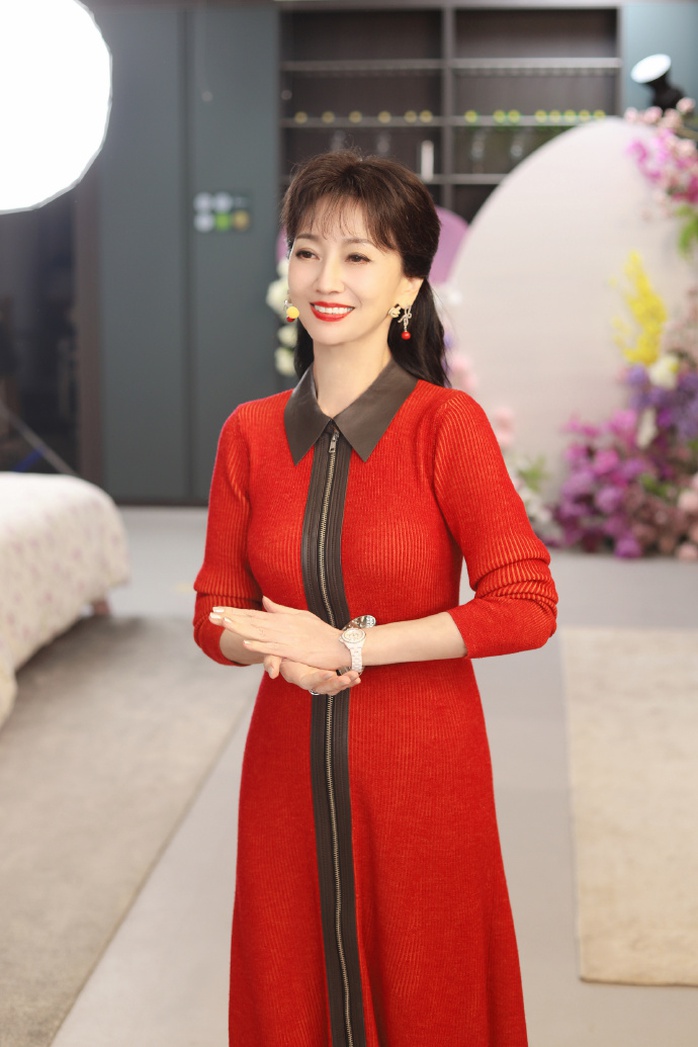 Loạt người đẹp trẻ trung kỳ lạ ở tuổi 60- Ảnh 6. Loạt người đẹp trẻ trung kỳ lạ ở tuổi 60- Ảnh 6.