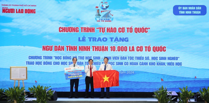 Cờ Tổ quốc đồng hành với xứ sở nắng gió- Ảnh 3. Cờ Tổ quốc đồng hành với xứ sở nắng gió- Ảnh 3.