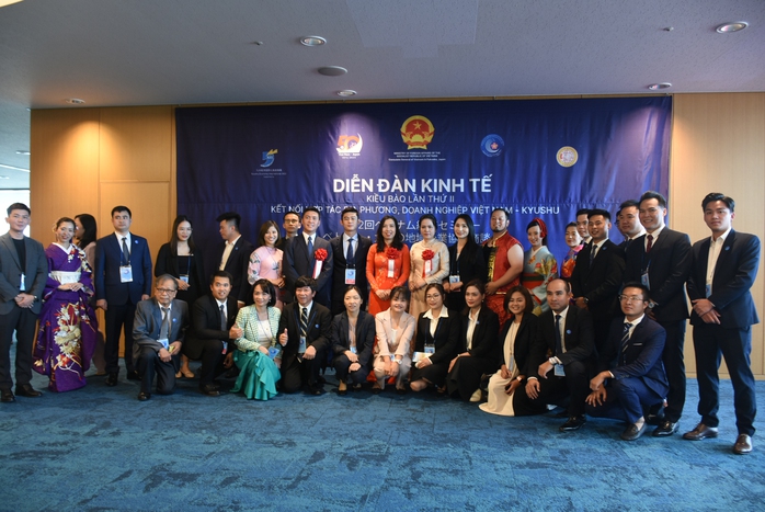 Thứ trưởng Lê Thị Thu Hằng cùng các đại biểu tham dự “Diễn đàn Kinh tế Kiều bào lần thứ II: Kết nối địa phương, doanh nghiệp Việt Nam - Kyushu” tại Nhật Bản. (Ảnh do nhân vật cung cấp) Thứ trưởng Lê Thị Thu Hằng cùng các đại biểu tham dự “Diễn đàn Kinh tế Kiều bào lần thứ II: Kết nối địa phương, doanh nghiệp Việt Nam - Kyushu” tại Nhật Bản. (Ảnh do nhân vật cung cấp)