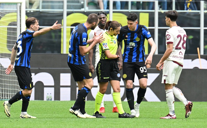 Iner mừng chức vô địch Serie A bằng chiến thắng trước Torino- Ảnh 2. Iner mừng chức vô địch Serie A bằng chiến thắng trước Torino- Ảnh 2.
