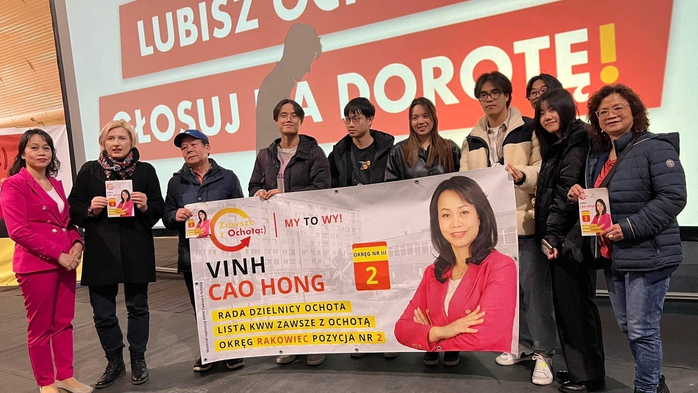 Bà Cao Hồng Vinh trong buổi tiếp xúc cử tri ở Warsaw - Ba Lan. (Ảnh do nhân vật cung cấp) Bà Cao Hồng Vinh trong buổi tiếp xúc cử tri ở Warsaw - Ba Lan. (Ảnh do nhân vật cung cấp)