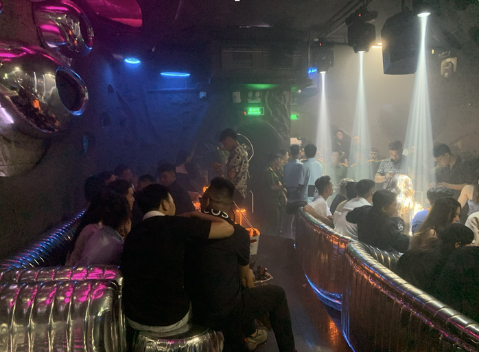 Công an Đồng Nai kiểm tra loạt quán bar, vũ trường, beer club “trá hình”- Ảnh 3. Công an Đồng Nai kiểm tra loạt quán bar, vũ trường, beer club “trá hình”- Ảnh 3.