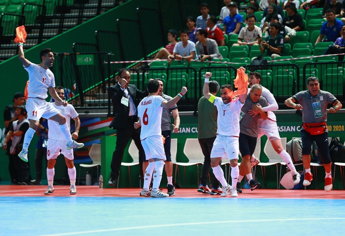 Thua đậm Iran, futsal Thái Lan vỡ mộng vô địch châu Á trên sân nhà- Ảnh 6. Thua đậm Iran, futsal Thái Lan vỡ mộng vô địch châu Á trên sân nhà- Ảnh 6.