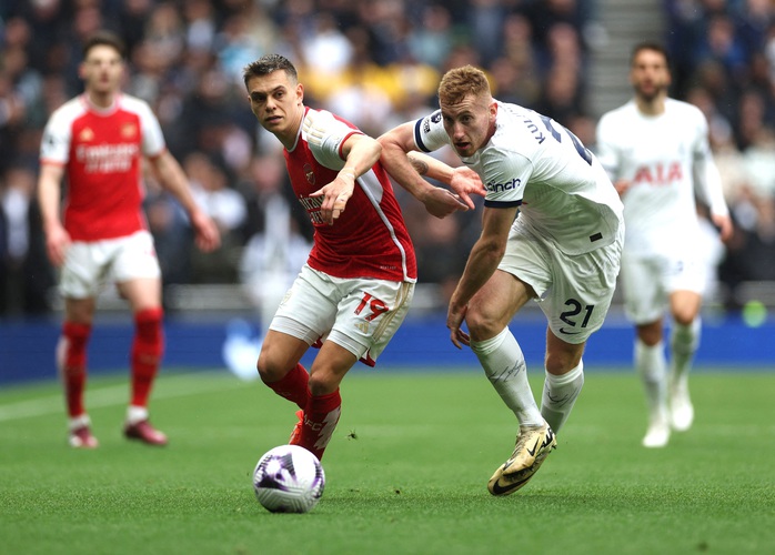 Arsenal thắng thót tim ở derby London, vững ngôi đầu Ngoại hạng Anh- Ảnh 1. Arsenal thắng thót tim ở derby London, vững ngôi đầu Ngoại hạng Anh- Ảnh 1.