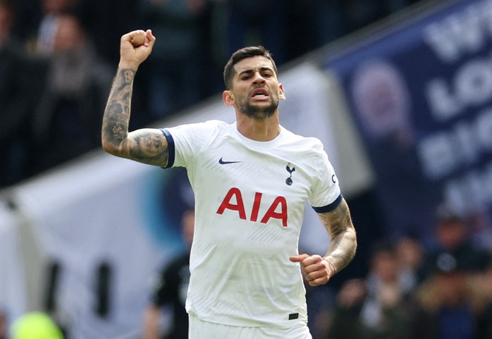 Arsenal thắng thót tim ở derby London, vững ngôi đầu Ngoại hạng Anh- Ảnh 5. Arsenal thắng thót tim ở derby London, vững ngôi đầu Ngoại hạng Anh- Ảnh 5.