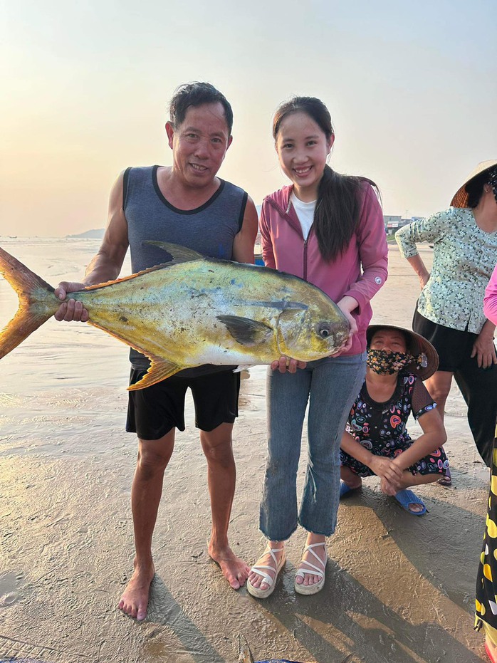 Ngư dân Hà Tĩnh “trúng” mẻ cá vàng dương, thu về hơn 300 triệu đồng- Ảnh 4.