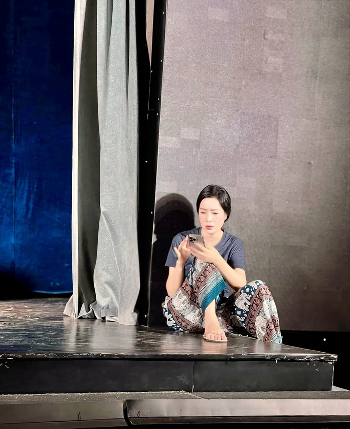 Vì sao NSND Trịnh Kim Chi thích diễn kịch “ma” trên sân khấu Hồng Vân?- Ảnh 3. Vì sao NSND Trịnh Kim Chi thích diễn kịch “ma” trên sân khấu Hồng Vân?- Ảnh 3.