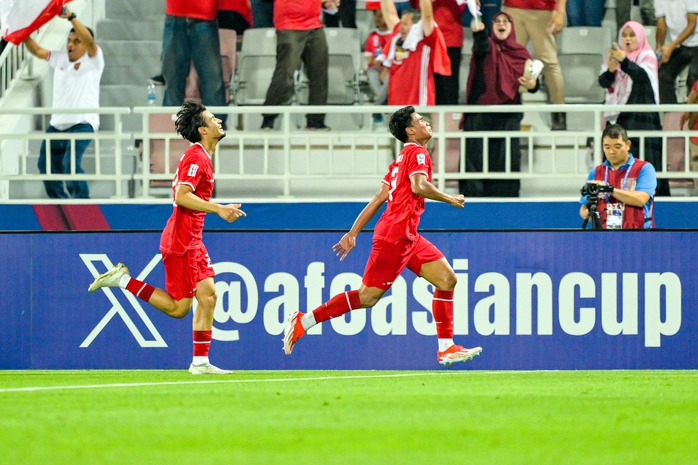 U23 Indonesia nhận 2 bàn thua và 1 thẻ đỏ, vé dự Olympic còn "treo"- Ảnh 2. U23 Indonesia nhận 2 bàn thua và 1 thẻ đỏ, vé dự Olympic còn "treo"- Ảnh 2.