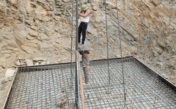 Công nhân "đội nắng" làm việc xuyên lễ trên công trường đường dây 500 kV- Ảnh 5.