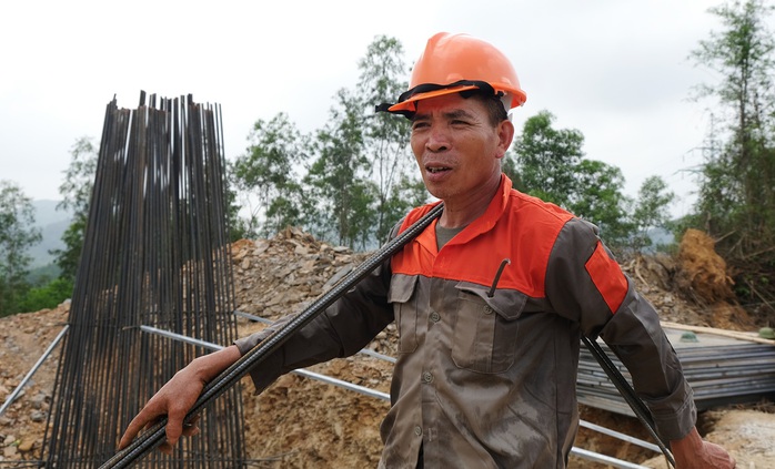 Công nhân "đội nắng" làm việc xuyên lễ trên công trường đường dây 500 kV- Ảnh 7.