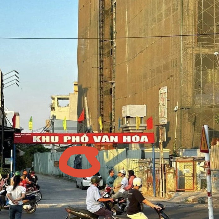 Đồng Nai: Người đàn ông nghi rơi từ tòa nhà cao tầng, tử vong- Ảnh 1. Đồng Nai: Người đàn ông nghi rơi từ tòa nhà cao tầng, tử vong- Ảnh 1.