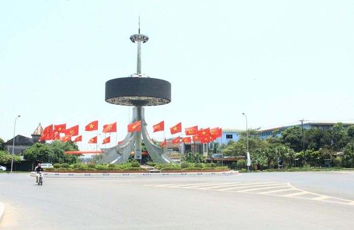 Người dân khốn khổ dưới cái nắng kỷ lục 44 độ C ở Quảng Trị- Ảnh 3. Người dân khốn khổ dưới cái nắng kỷ lục 44 độ C ở Quảng Trị- Ảnh 3.