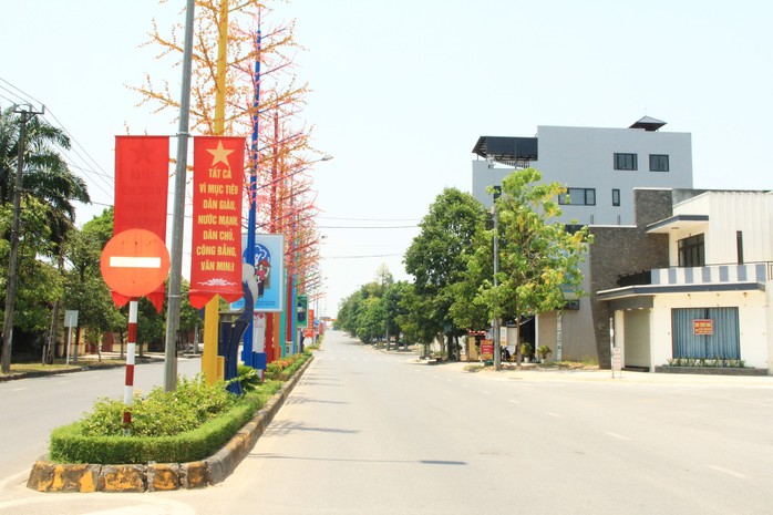 Người dân khốn khổ dưới cái nắng kỷ lục 44 độ C ở Quảng Trị- Ảnh 4. Người dân khốn khổ dưới cái nắng kỷ lục 44 độ C ở Quảng Trị- Ảnh 4.