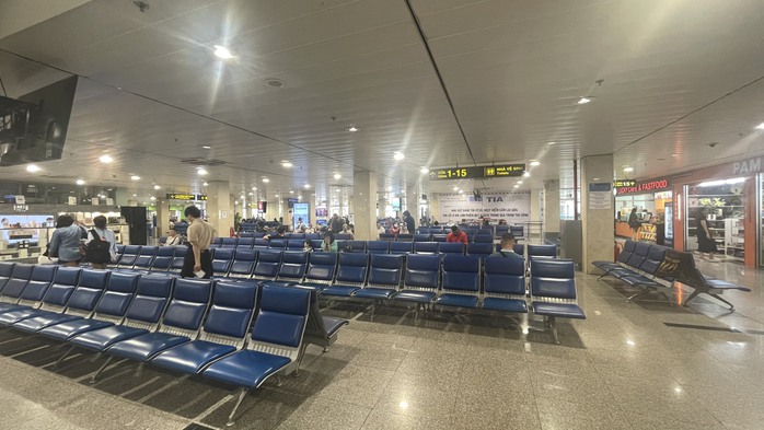 Bất ngờ lượng khách qua sân bay Tân Sơn Nhất ngày 29-4- Ảnh 1. Bất ngờ lượng khách qua sân bay Tân Sơn Nhất ngày 29-4- Ảnh 1.