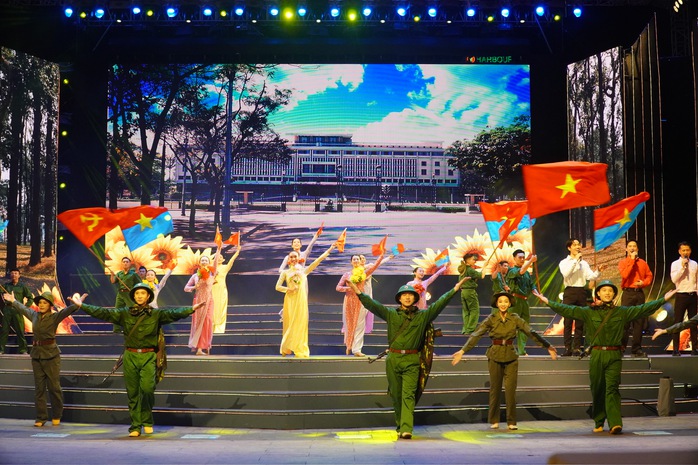 Ấn tượng với "Bản hùng ca vang mãi"- Ảnh 6. Ấn tượng với "Bản hùng ca vang mãi"- Ảnh 6.