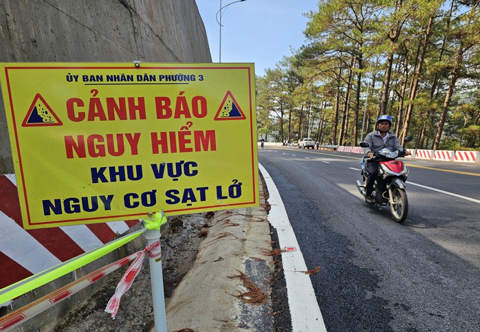 Bất an với sạt lở trên đèo Prenn- Ảnh 2. Bất an với sạt lở trên đèo Prenn- Ảnh 2.