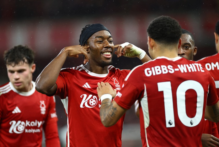 Tottenham sẩy chân derby, Ngoại hạng Anh nóng bỏng nhiều cuộc đua- Ảnh 6. Tottenham sẩy chân derby, Ngoại hạng Anh nóng bỏng nhiều cuộc đua- Ảnh 6.