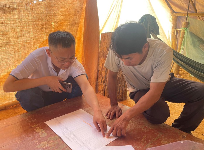 Chuyện lạ: Một hộ dân ủi đất, nối 2 đầu đường ngàn tỉ lập trạm thu phí- Ảnh 4. Chuyện lạ: Một hộ dân ủi đất, nối 2 đầu đường ngàn tỉ lập trạm thu phí- Ảnh 4.