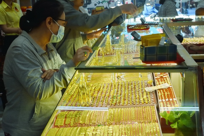 Giá vàng hôm nay, 4-4: Tăng tiếp khi đồng USD giảm giá- Ảnh 1. Giá vàng hôm nay, 4-4: Tăng tiếp khi đồng USD giảm giá- Ảnh 1.