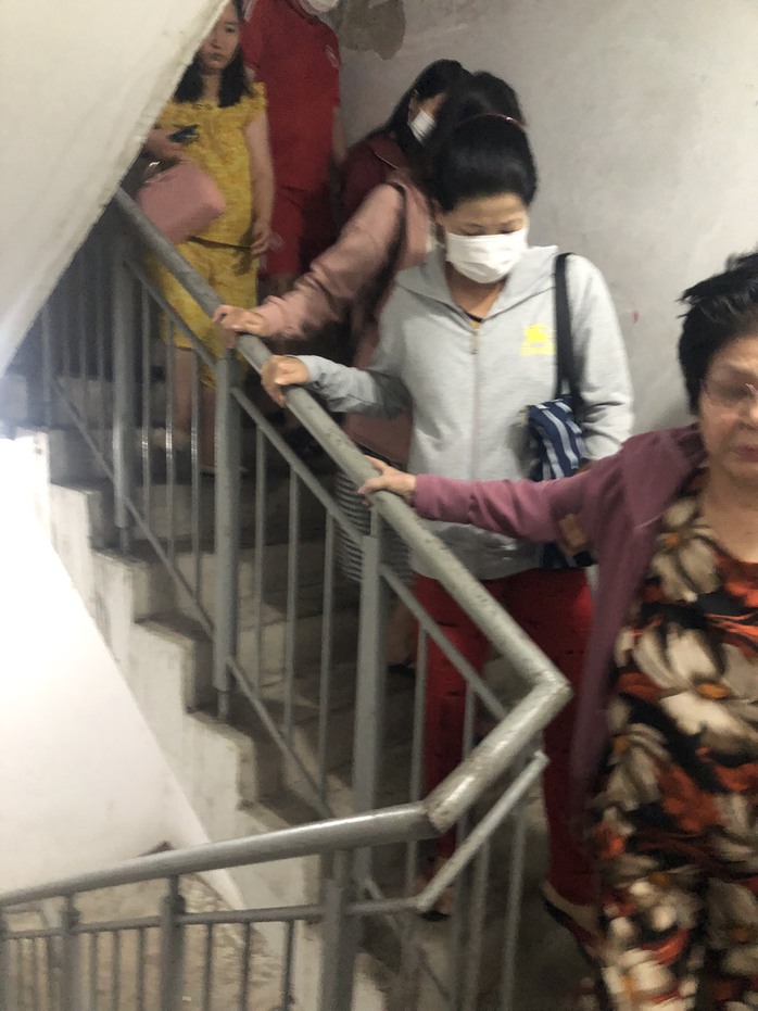 Clip: Cháy căn hộ chung cư, hàng ngàn người tháo chạy trong đêm
- Ảnh 1. Clip: Cháy căn hộ chung cư, hàng ngàn người tháo chạy trong đêm
- Ảnh 1.
