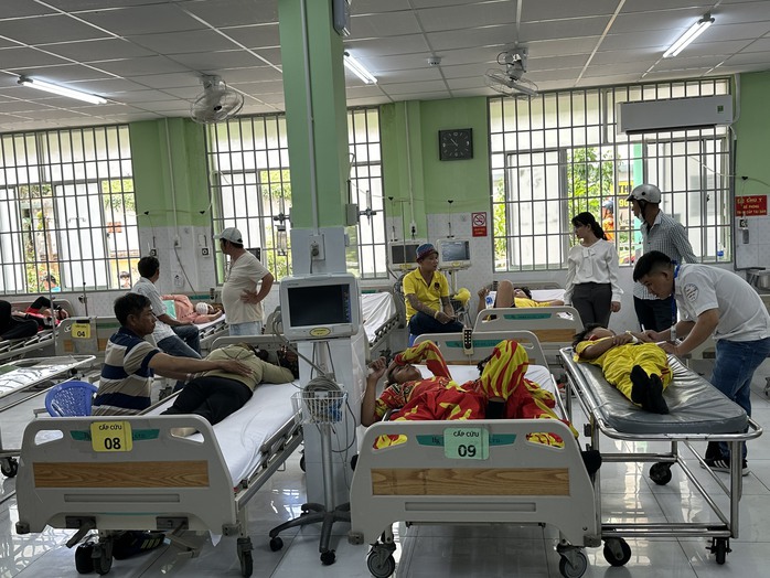 CLIP: Đoàn múa lân sư rồng nghi bị ngộ độc sau khi ăn bánh mì, bánh bao- Ảnh 3. CLIP: Đoàn múa lân sư rồng nghi bị ngộ độc sau khi ăn bánh mì, bánh bao- Ảnh 3.