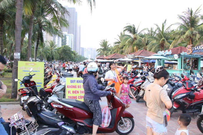 Đà Nẵng: Nhiều điểm du lịch nườm nượp khách- Ảnh 3. Đà Nẵng: Nhiều điểm du lịch nườm nượp khách- Ảnh 3.