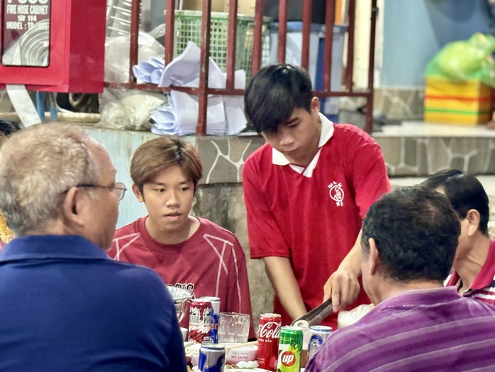 Công nhân đón lễ tại nhà trọ để tiết kiệm chi phí- Ảnh 4. Công nhân đón lễ tại nhà trọ để tiết kiệm chi phí- Ảnh 4.
