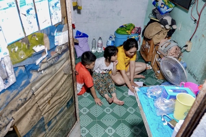 Công nhân đón lễ tại nhà trọ để tiết kiệm chi phí- Ảnh 1. Công nhân đón lễ tại nhà trọ để tiết kiệm chi phí- Ảnh 1.