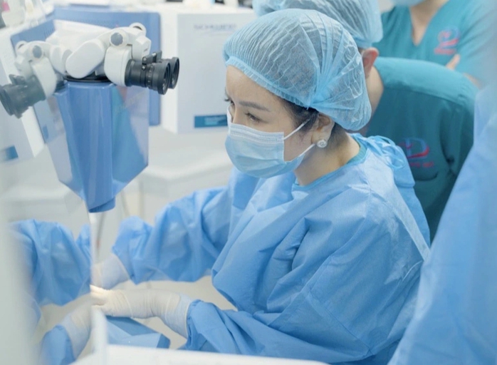 Việt Nam được chuyển giao phẫu thuật tật khúc xạ hiện đại nhất- Ảnh 1. Việt Nam được chuyển giao phẫu thuật tật khúc xạ hiện đại nhất- Ảnh 1.