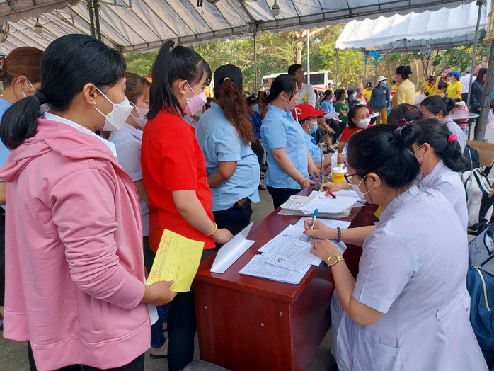 Rà soát, ngăn chặn tình trạng sử dụng giấy nghỉ việc hưởng BHXH "khống"- Ảnh 1. Rà soát, ngăn chặn tình trạng sử dụng giấy nghỉ việc hưởng BHXH "khống"- Ảnh 1.