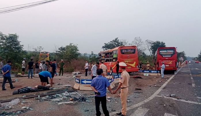 Truy tìm tài xế xe đầu kéo trong vụ tai nạn khiến 2 thiếu niên tử vong- Ảnh 1. Truy tìm tài xế xe đầu kéo trong vụ tai nạn khiến 2 thiếu niên tử vong- Ảnh 1.