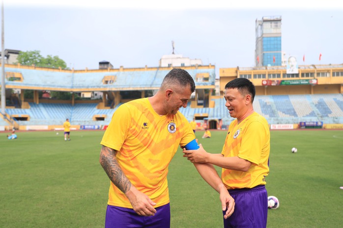 Lưu giữ và phát huy những giá trị lịch sử của bóng đá Hà Nội- Ảnh 1. Lưu giữ và phát huy những giá trị lịch sử của bóng đá Hà Nội- Ảnh 1.