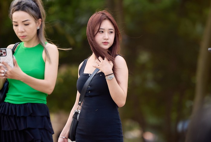 Du khách ùn ùn đổ về, biển Sầm Sơn ken đặc người- Ảnh 11. Du khách ùn ùn đổ về, biển Sầm Sơn ken đặc người- Ảnh 11.
