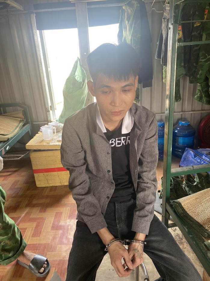 CLIP: Bắt đối tượng giấu ma tuý trong quần lót - Ảnh 2. CLIP: Bắt đối tượng giấu ma tuý trong quần lót - Ảnh 2.